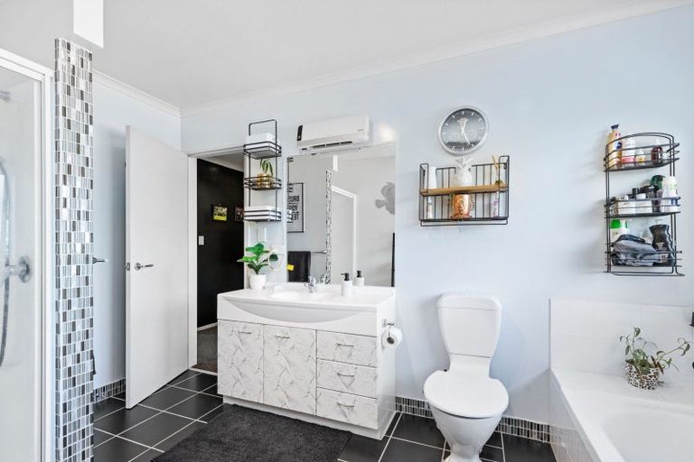 Photo of property in 66 Village Park Drive, Welcome Bay, Tauranga, 3112