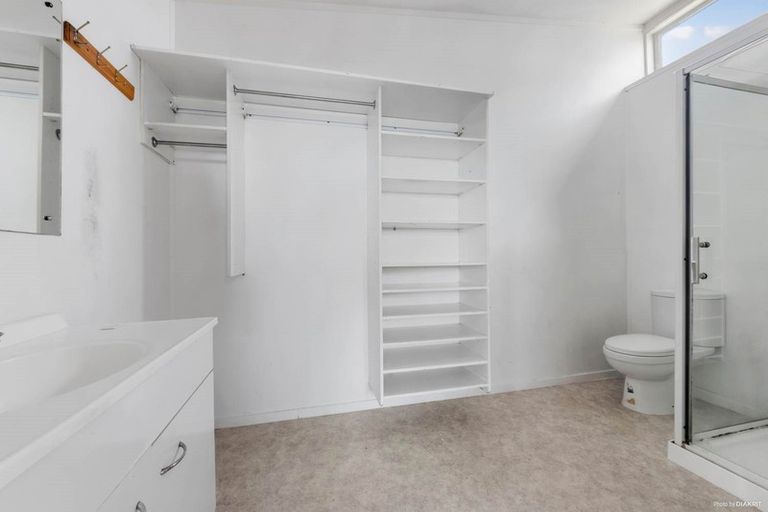 Photo of property in 15 Target Road, Totara Vale, Auckland, 0629