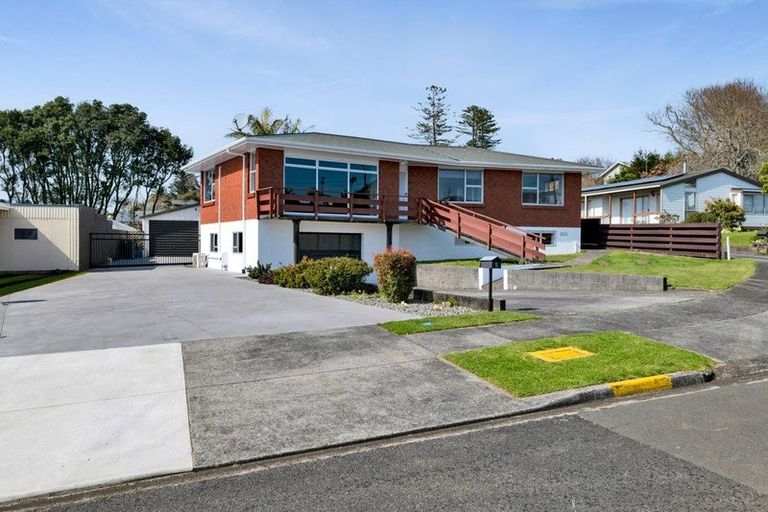 Photo of property in 5 Handley Place, Glen Avon, New Plymouth, 4312