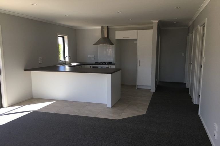 Photo of property in 2/21 Onukutara Place, Huntington, Hamilton, 3281