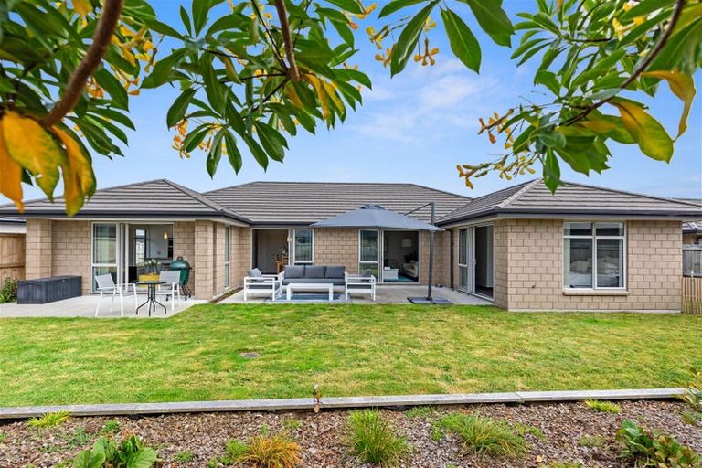 Photo of property in 21 Naeo Close, Papamoa Beach, Papamoa, 3118