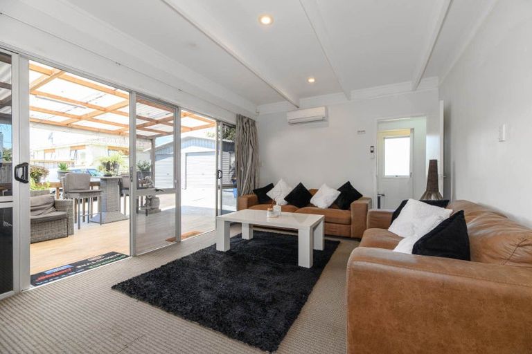 Photo of property in 2/24 Newington Road, Henderson, Auckland, 0612