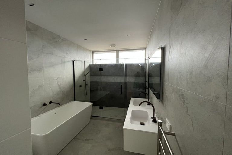 Photo of property in 451 East Coast Road, Murrays Bay, Auckland, 0630