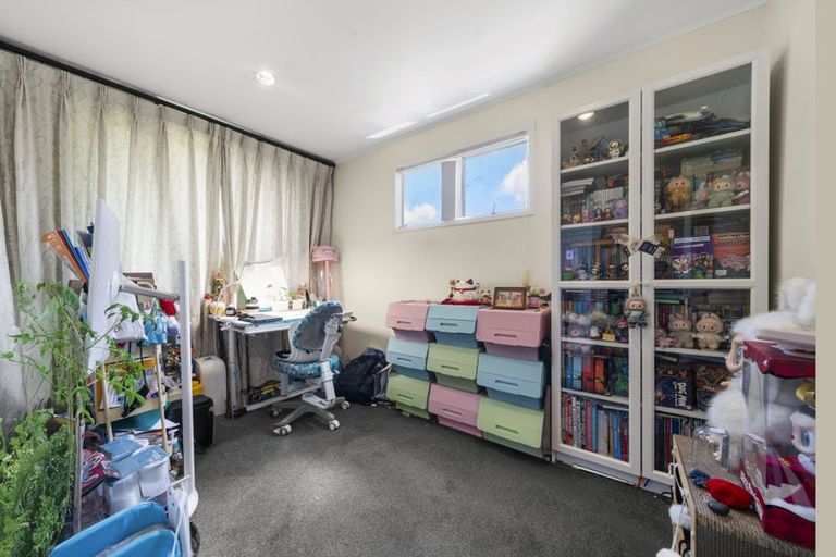 Photo of property in 6 Theban Place, Totara Vale, Auckland, 0629