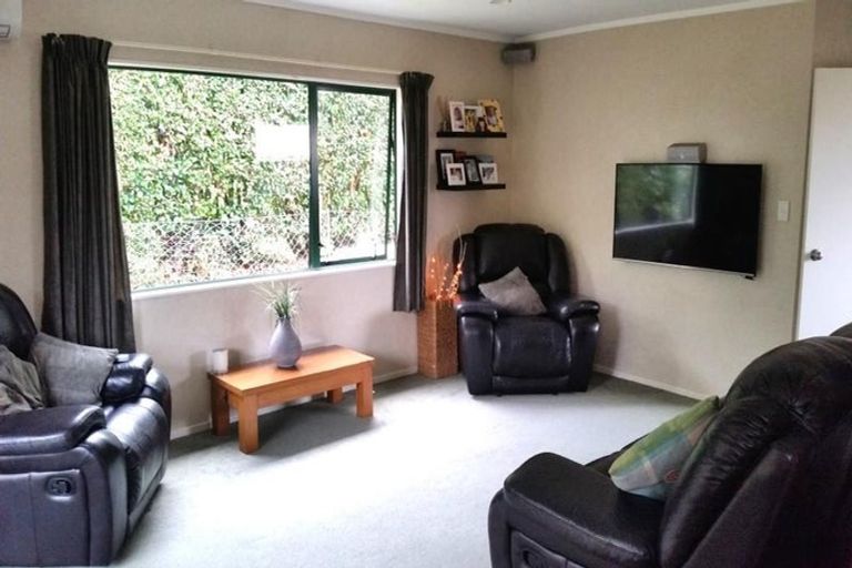 Photo of property in 1/5 Halberg Street, Glenfield, Auckland, 0629