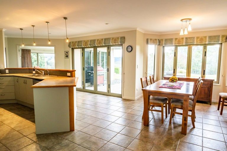 Photo of property in 73 Totara View Road, Wakefield, 7095