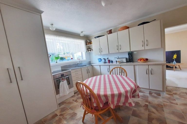 Photo of property in 12 Mangaroa Hill Road, Maoribank, Upper Hutt, 5018