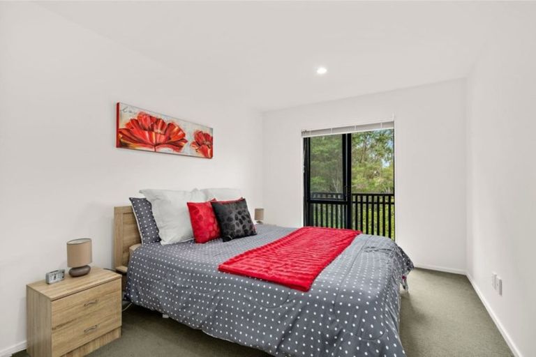 Photo of property in 15 Sun Place, Henderson, Auckland, 0612