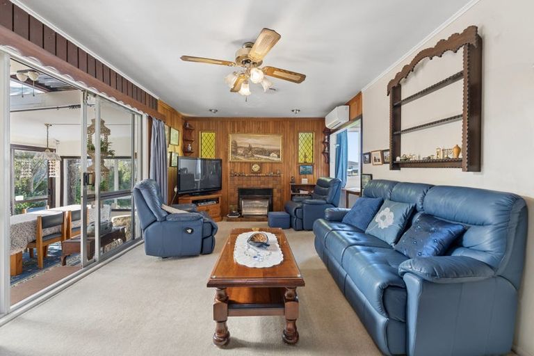 Photo of property in 13 Ward Crescent, Te Atatu Peninsula, Auckland, 0610