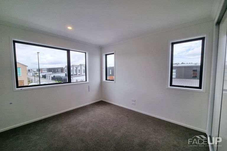 Photo of property in 2 Oma Hoiho Place, Westgate, Auckland, 0614