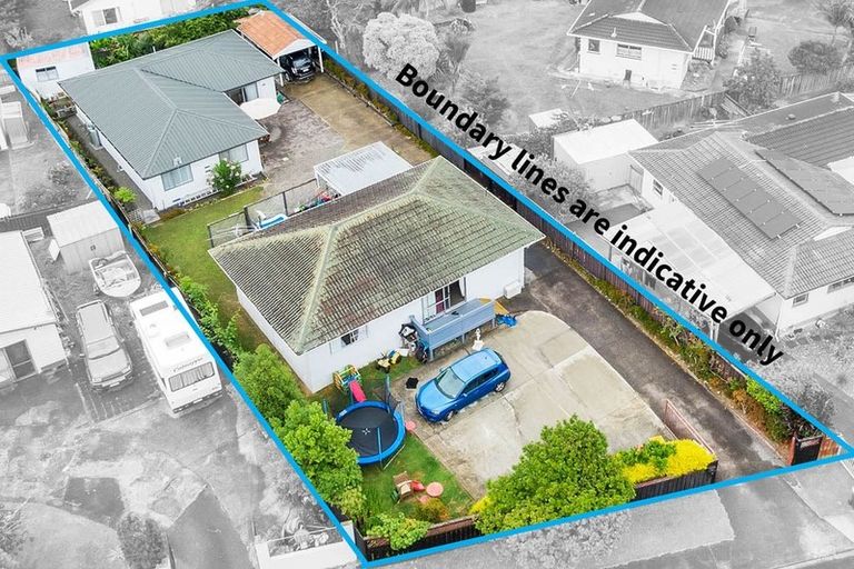 Photo of property in 2 Silverstone Place, Henderson, Auckland, 0612