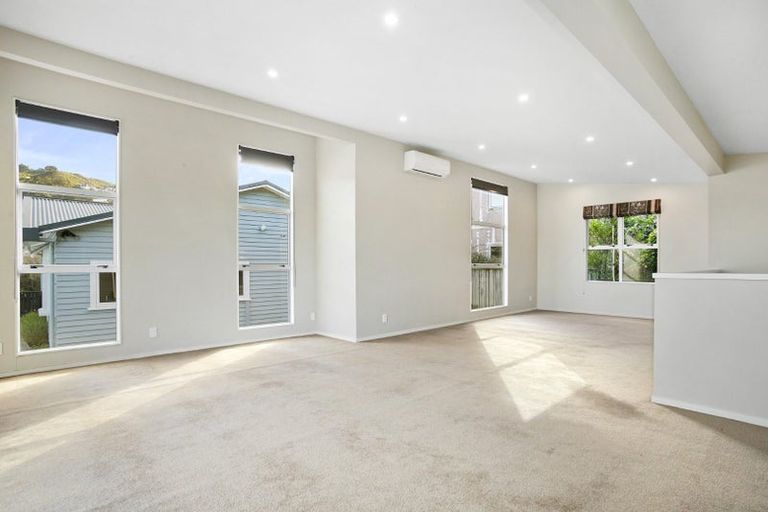 Photo of property in 7a Shortland Street, Khandallah, Wellington, 6035