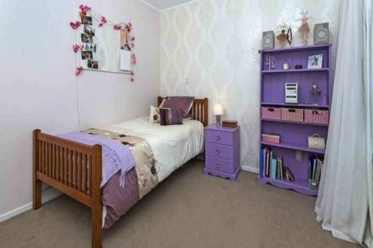 Photo of property in 8 Towra Place, Botany Downs, Auckland, 2010