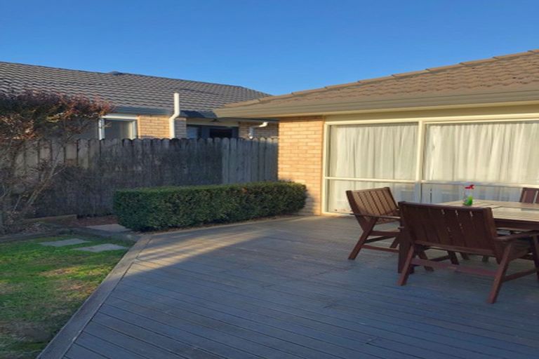 Photo of property in 8 Newinn Crescent, East Tamaki Heights, Auckland, 2016
