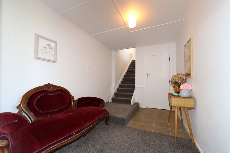 Photo of property in 11 Busby Hill, Havelock North, 4130