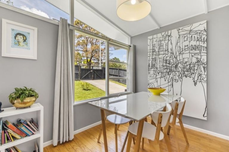 Photo of property in 59 Barrys Road, Glendene, Auckland, 0602