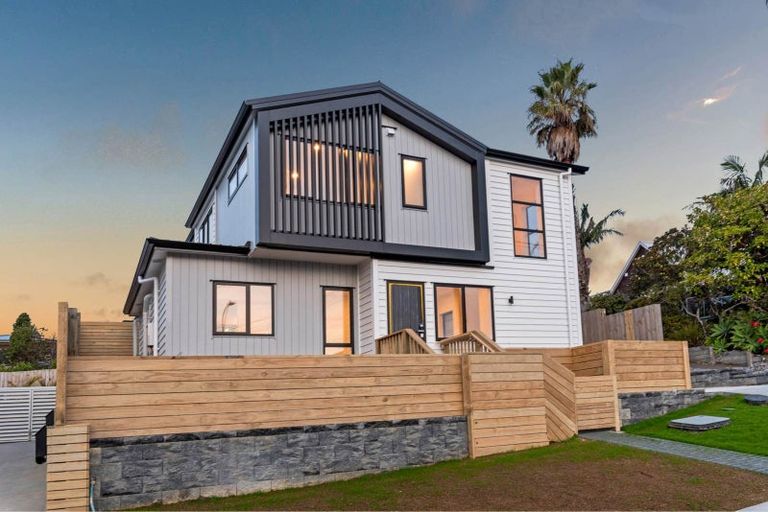 Photo of property in 33d Garadice Road, Rothesay Bay, Auckland, 0630