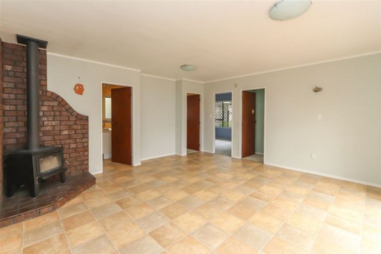 Photo of property in 16 Tainui Terrace, Inglewood, 4330