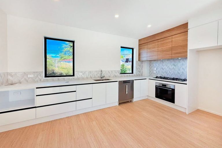 Photo of property in 16f Sheridan Drive, New Lynn, Auckland, 0600