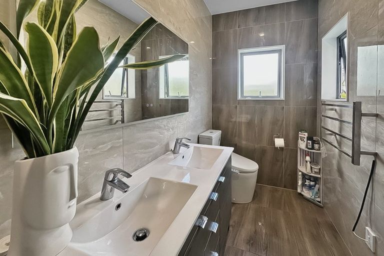 Photo of property in 52 Riverhead Point Drive, Riverhead, 0820