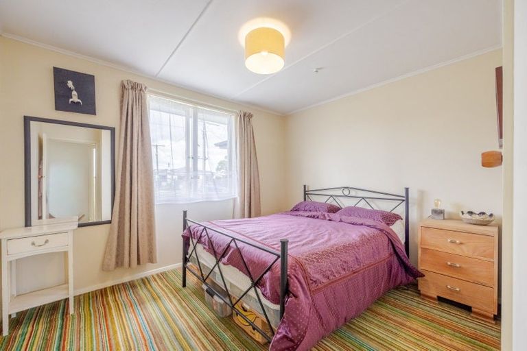 Photo of property in 6 Montgomery Street, Waipukurau, 4200