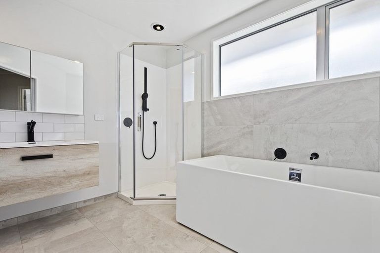 Photo of property in 2 Valley Heights Lane, Pukekohe, 2120