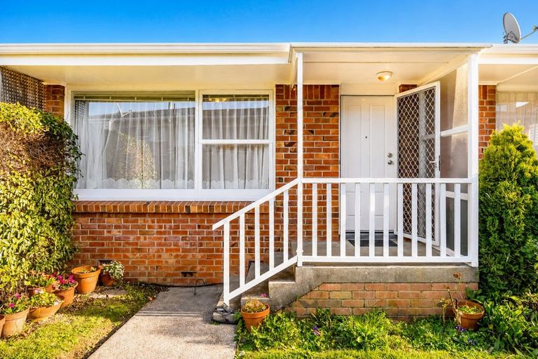 Photo of property in 2/7 Evelyn Place, Hillcrest, Auckland, 0627