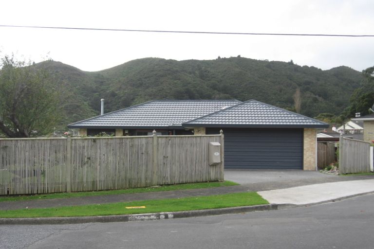 Photo of property in 1 Bella Grove, Naenae, Lower Hutt, 5011
