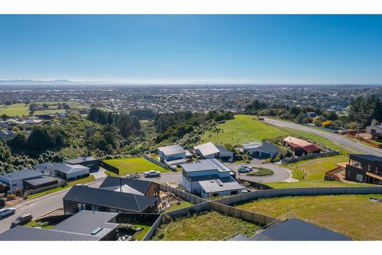 Photo of property in 8 Caldberg Close, Westmorland, Christchurch, 8025