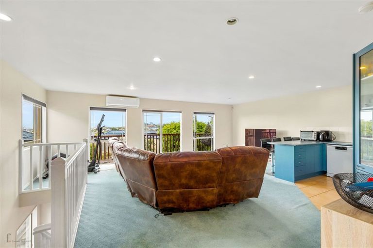 Photo of property in 147b Hobsonville Road, West Harbour, Auckland, 0618