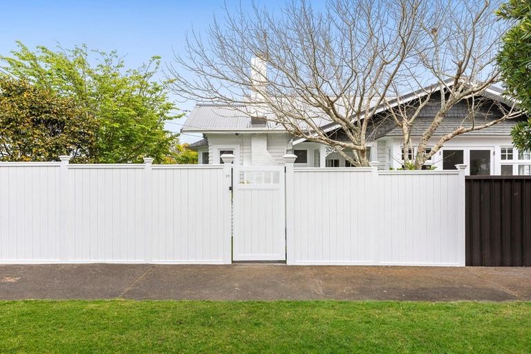 Photo of property in 29 Miller Street, Point Chevalier, Auckland, 1022