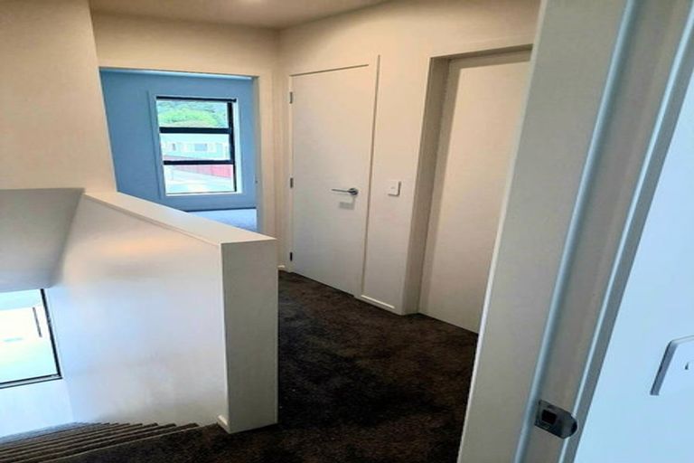 Photo of property in 2/240 Stokes Valley Road, Stokes Valley, Lower Hutt, 5019