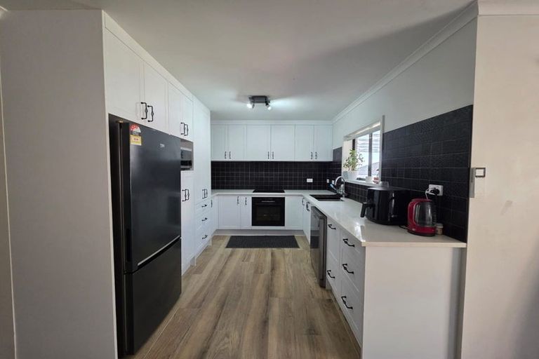 Photo of property in 4b Westglen Place, Ranui, Auckland, 0612