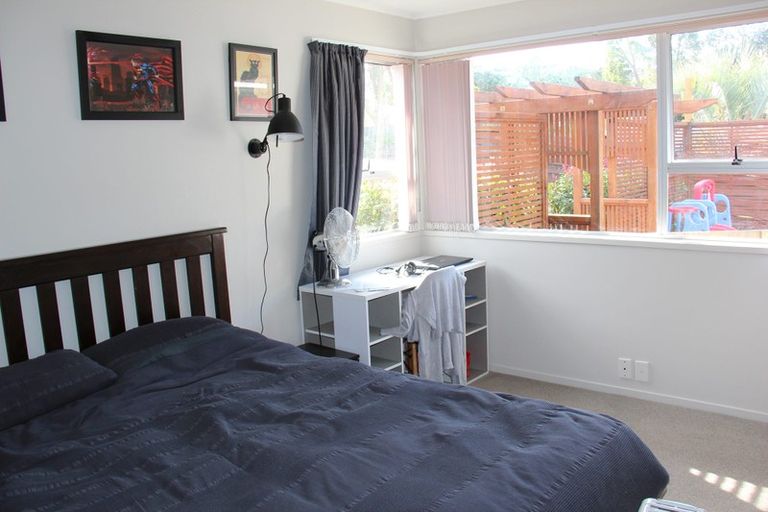 Photo of property in 14 Regency Place, Sunnynook, Auckland, 0632