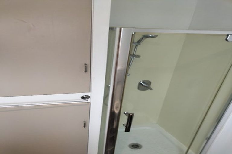 Photo of property in 5/25 West Coast Road, Glen Eden, Auckland, 0602