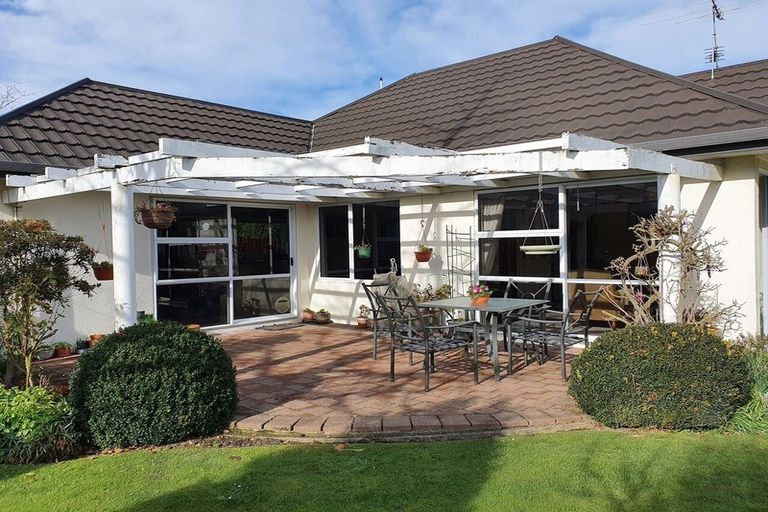 Photo of property in 68 Regency Crescent, Redwood, Christchurch, 8051