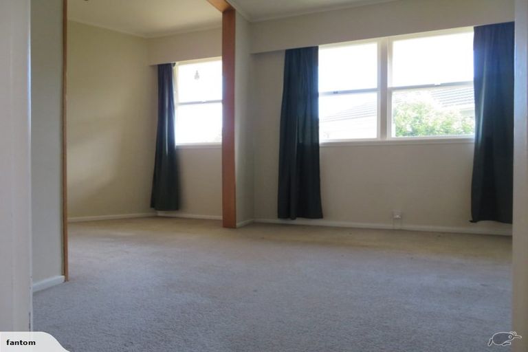 Photo of property in 1/16 Bradbury Road, Botany Downs, Auckland, 2010