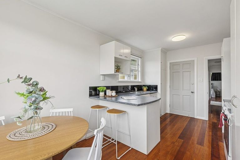 Photo of property in 334 Main Road, Tawa, Wellington, 5028