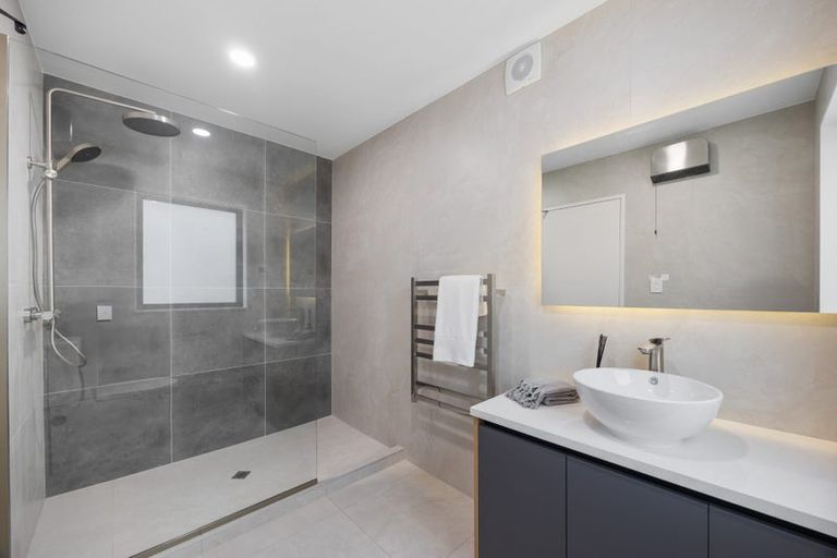 Photo of property in 8 Mill Hill Close, Flat Bush, 2019