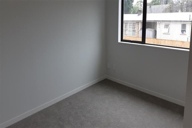 Photo of property in 7c Holland Avenue, Point England, Auckland, 1072