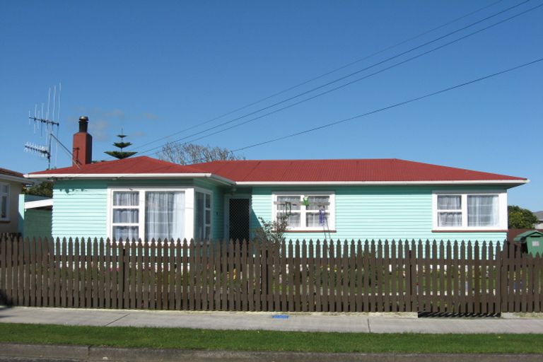 Photo of property in 38 Bledisloe Street, Levin, 5510