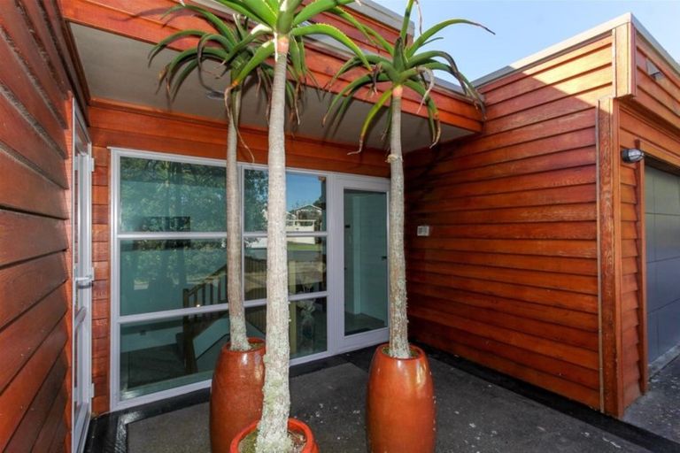 Photo of property in 15 Shortland Street, Lower Vogeltown, New Plymouth, 4310