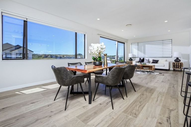 Photo of property in 24 Windlass Street, Long Bay, Auckland, 0630