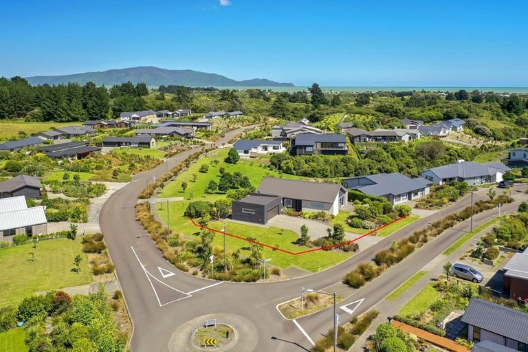 Photo of property in 2 Te Heke Place, Waikanae, 5036