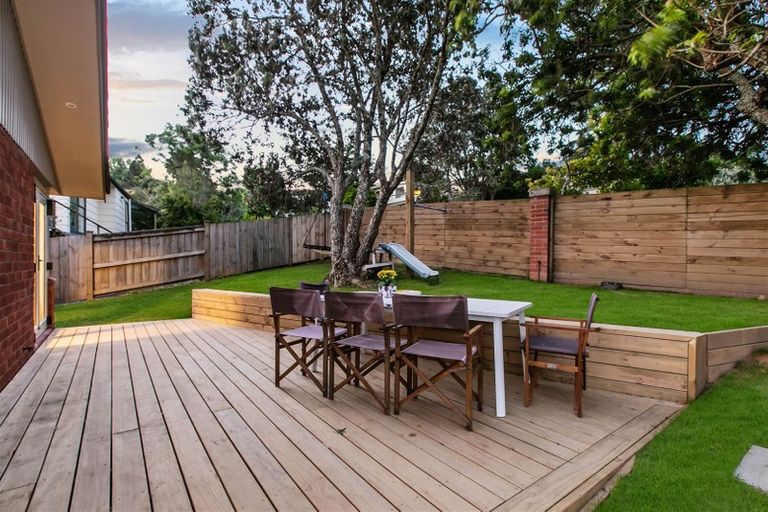 Photo of property in 19 Woodcote Drive, Glenfield, Auckland, 0629