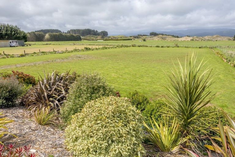 Photo of property in 89 Strathnaver Drive, Waikawa Beach, Manakau, 5573