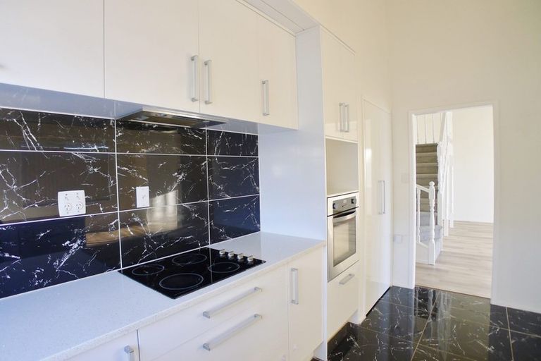 Photo of property in 83 Hobsonville Road, West Harbour, Auckland, 0618