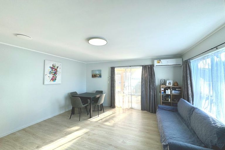 Photo of property in 2/102 Lynwood Road, New Lynn, Auckland, 0600