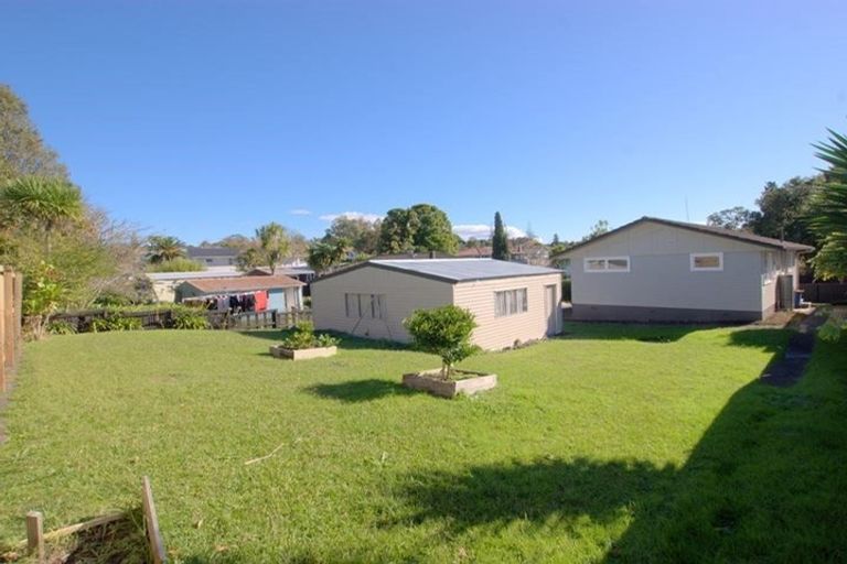 Photo of property in 9 Barnfield Place, Glendene, Auckland, 0602