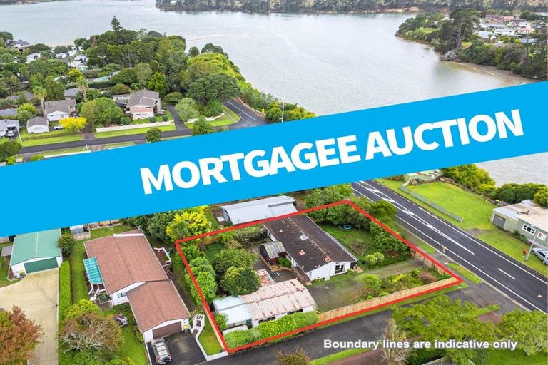 Photo of property in 116a Sandspit Road, Waiuku, 2123